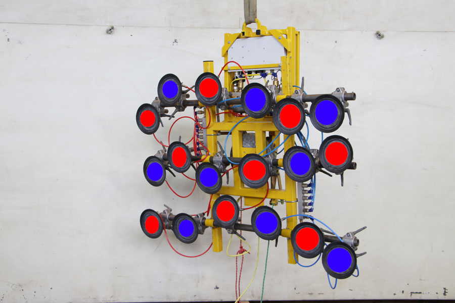 Die ursprüngliche Saugeraufteilung vom Hersteller ermöglicht eine fast gleichmäßige Lastverteilung auf die einzelnen Sauger.