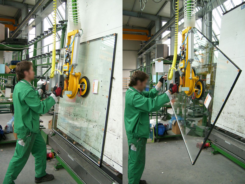 Vakuumhebegerät 7025-MD2/E im Einsatz in der Isolierglasproduktion