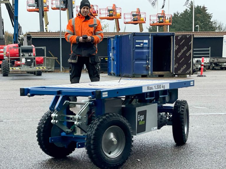 Der Elektro-Transportwagen ErgoMover LIFT & GO wireless im Einsatz