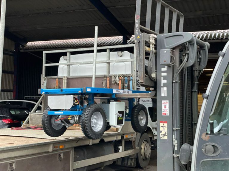 Der Elektro-Transportwagen ErgoMover LIFT & GO wireless im Einsatz