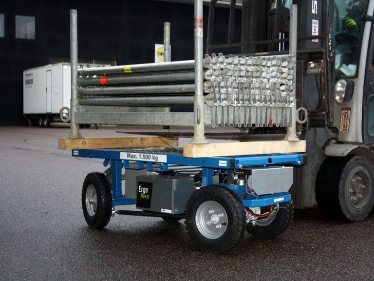 Der Elektro-Transportwagen ErgoMover LIFT & GO wireless im Einsatz