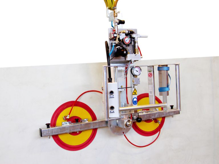 Dieser kleine, druckluftbetriebene Vakuumlifter ist für die Fensterfertigung gedacht. Die Glasscheibe oder das Fenster lassen sich manuell drehen.