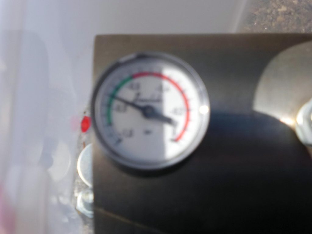 The vacuum pump easily manages the -0.75 bar vacuum at an altitude of 1000 metres above sea level.