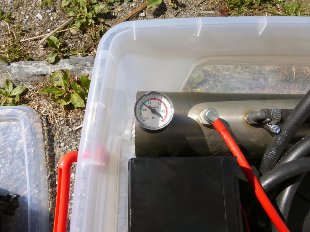 The vacuum pump still manages the -0.7 bar vacuum at an altitude of 1500 metres. Up to this altitude, a normal battery-operated vacuum lifting device will still be able to do its job.